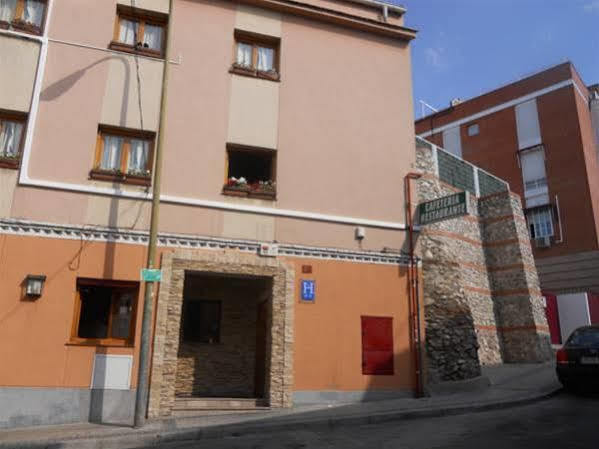 מדריד Hostal El Descanso מראה חיצוני תמונה