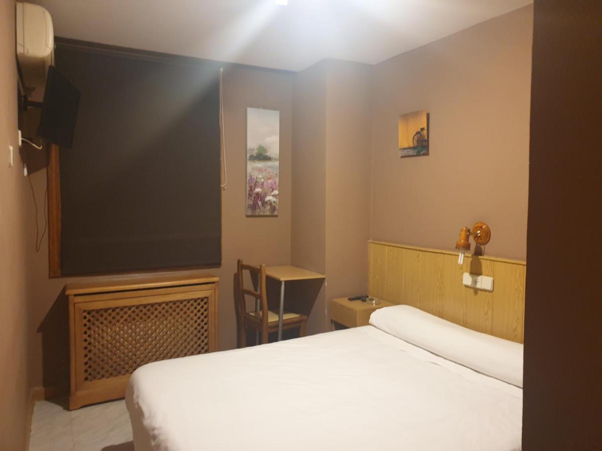 מדריד Hostal El Descanso מראה חיצוני תמונה
